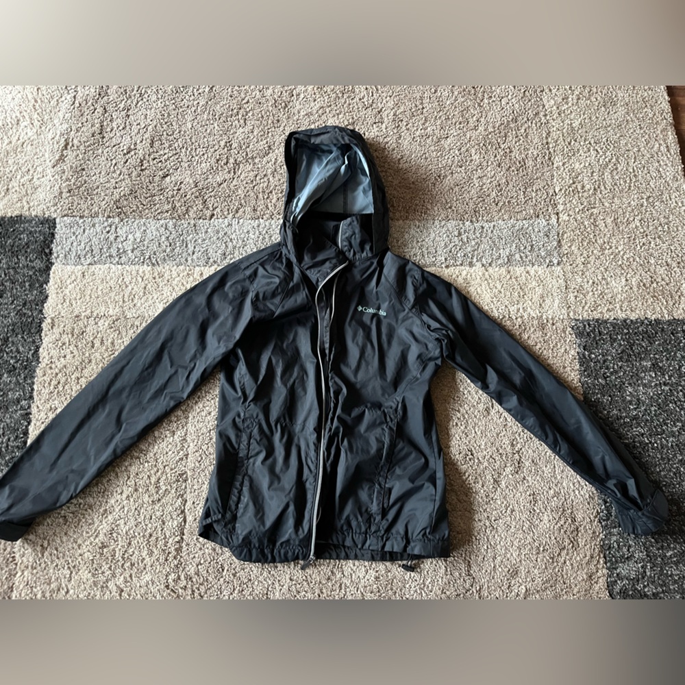 Columbia women’s black Raincoat